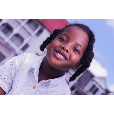 Gouden mattenklopper babyoorbellen | Mattenklopper oorbellen goud | Surinaams goud