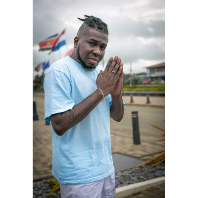 Boei ring met vuist. Surinaamse sieraden. Surinaamse Ring.